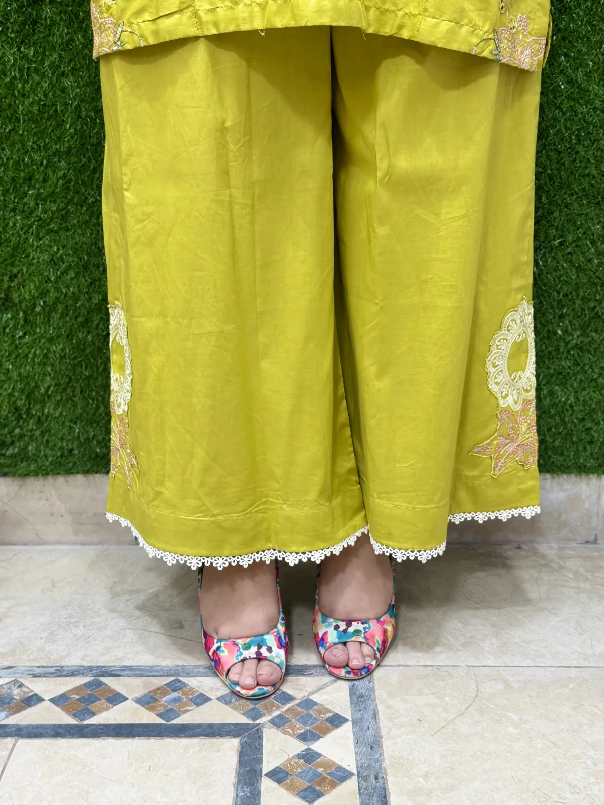 2 pc Embroidered Lawn Fabric 2