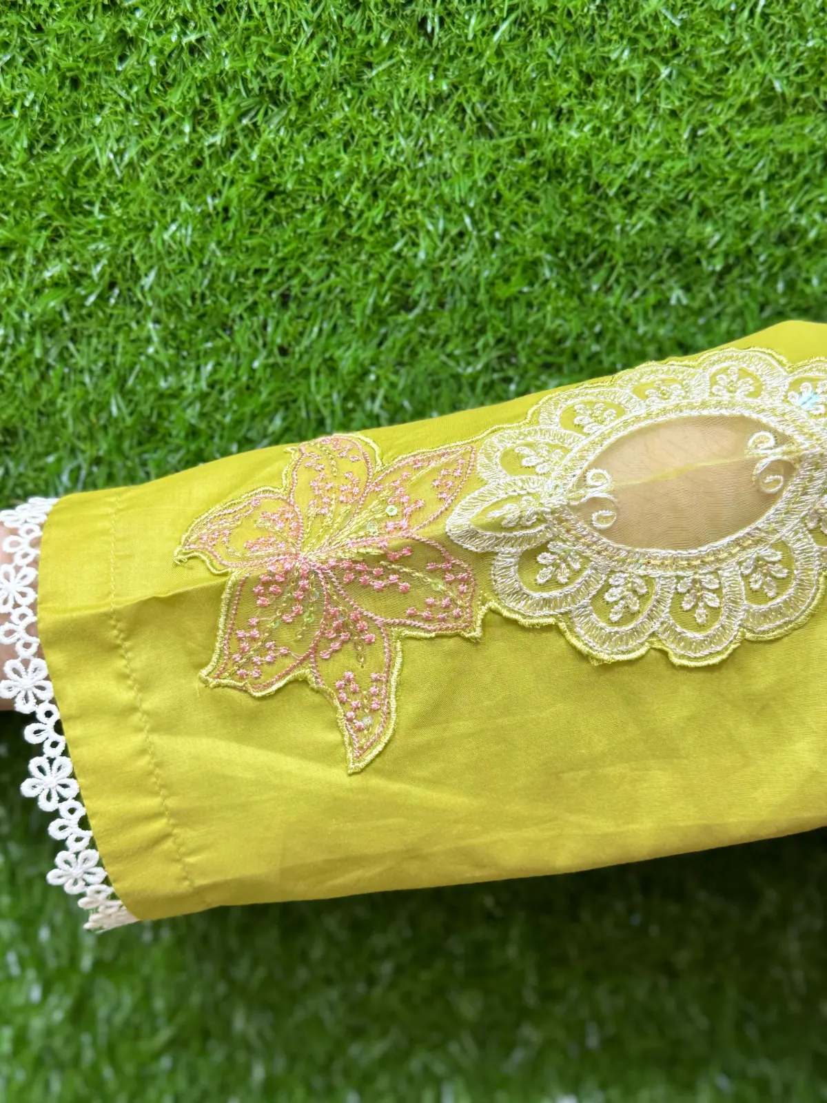 2 pc Embroidered Lawn Fabric 3