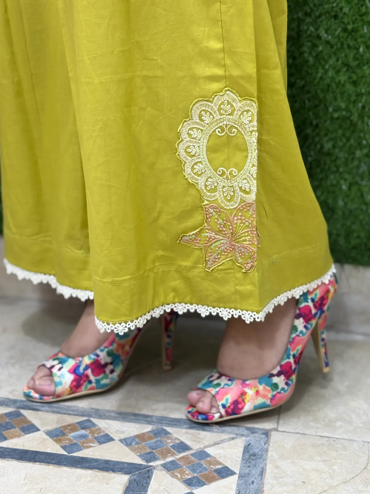 2 pc Embroidered Lawn Fabric 4