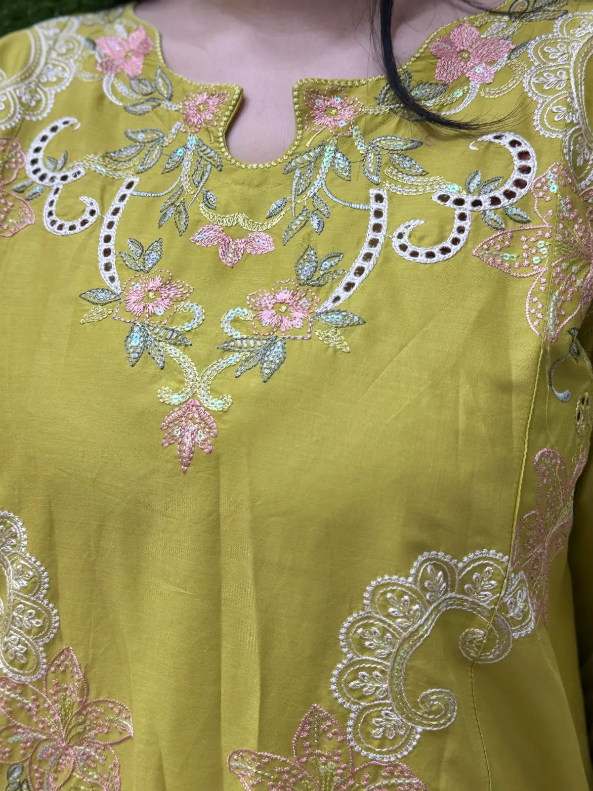 2 pc Embroidered Lawn Fabric 5