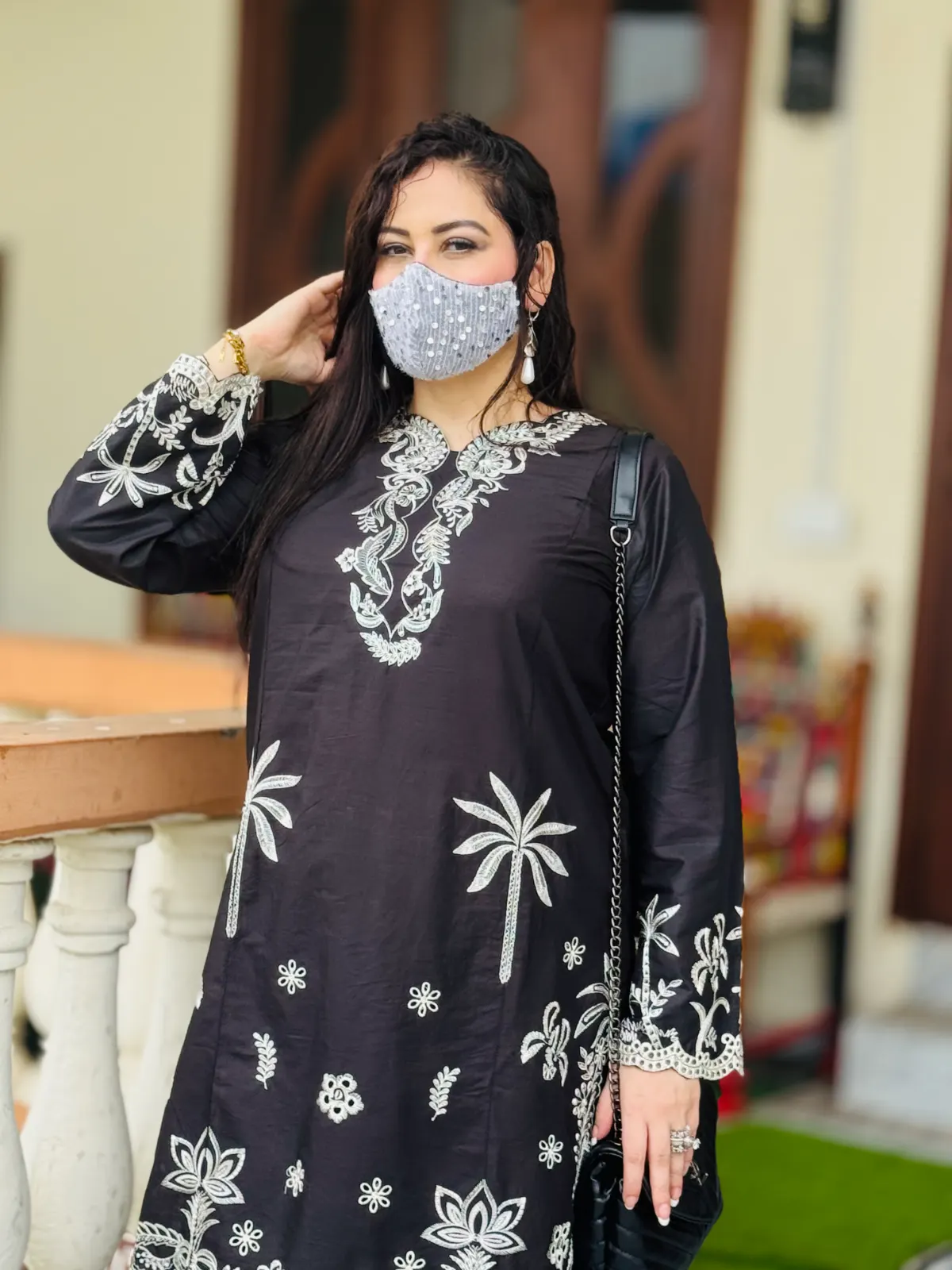 2 pc Embroidered Lawn Fabric 2