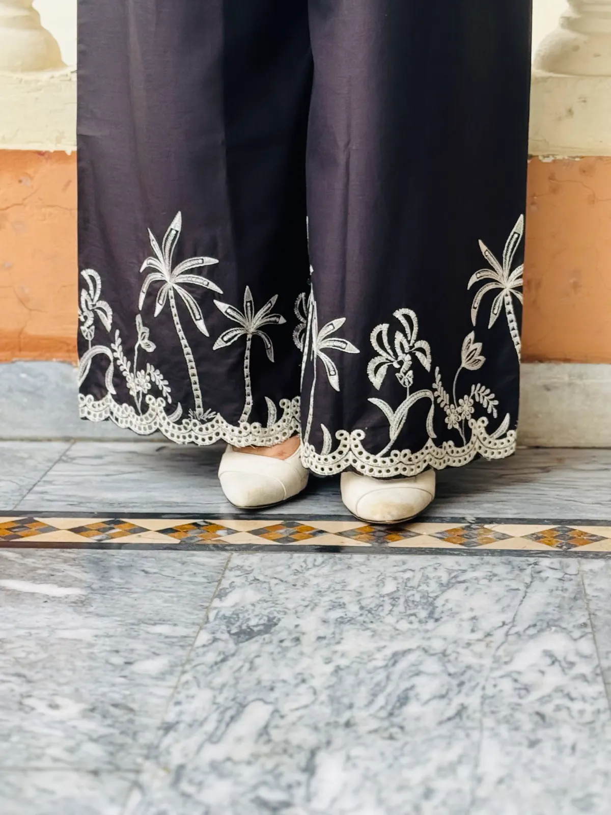 2 pc Embroidered Lawn Fabric 4
