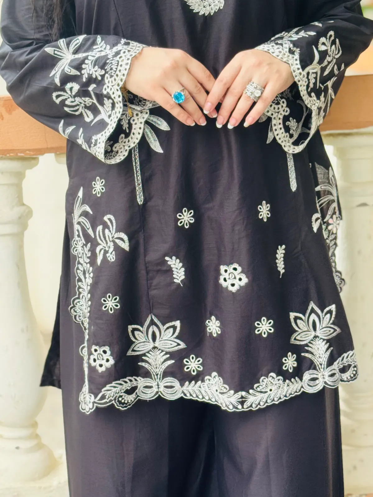 2 pc Embroidered Lawn Fabric 5