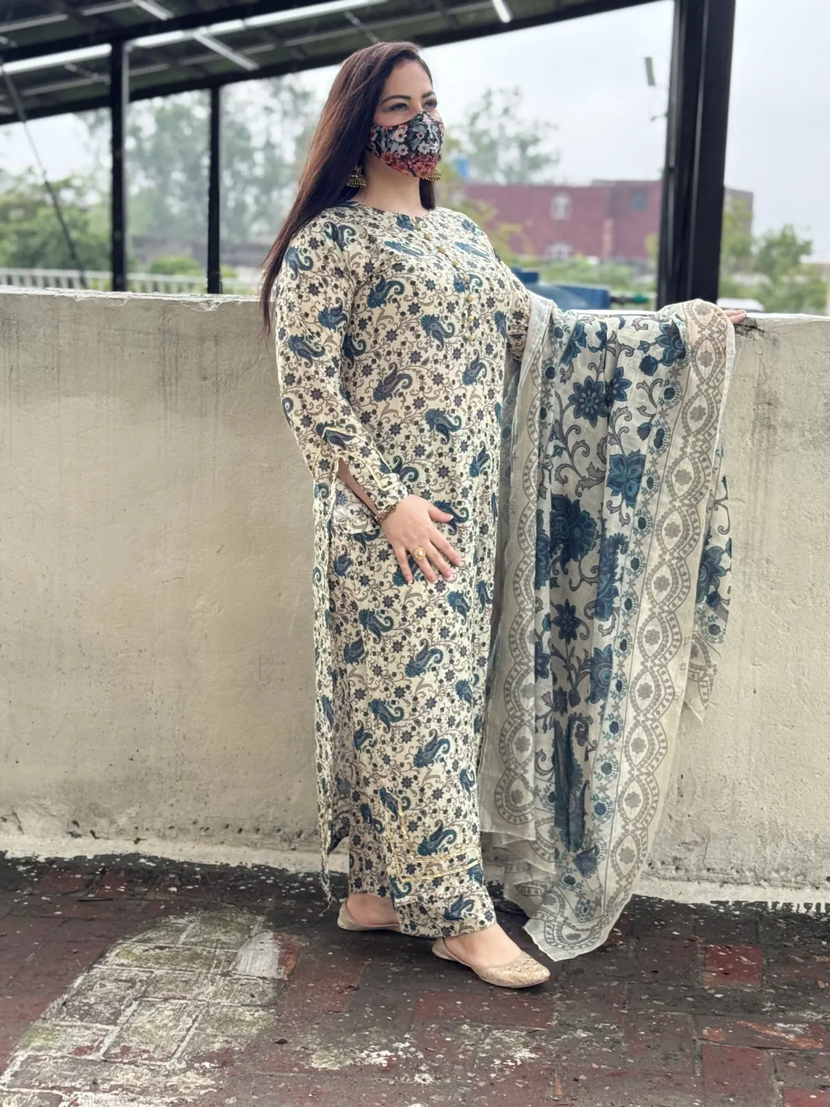 3 pc Embroidery Lawn Fabric 2