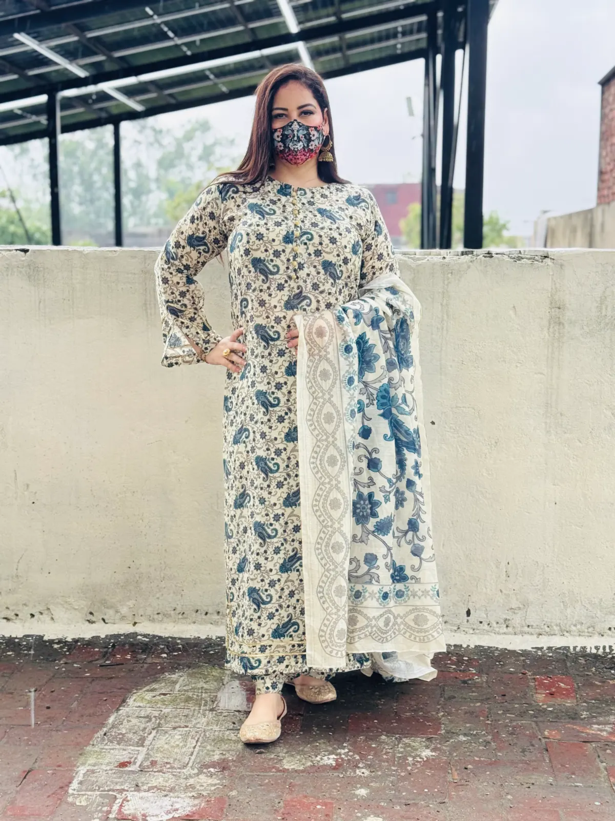 3 pc Embroidery Lawn Fabric 3