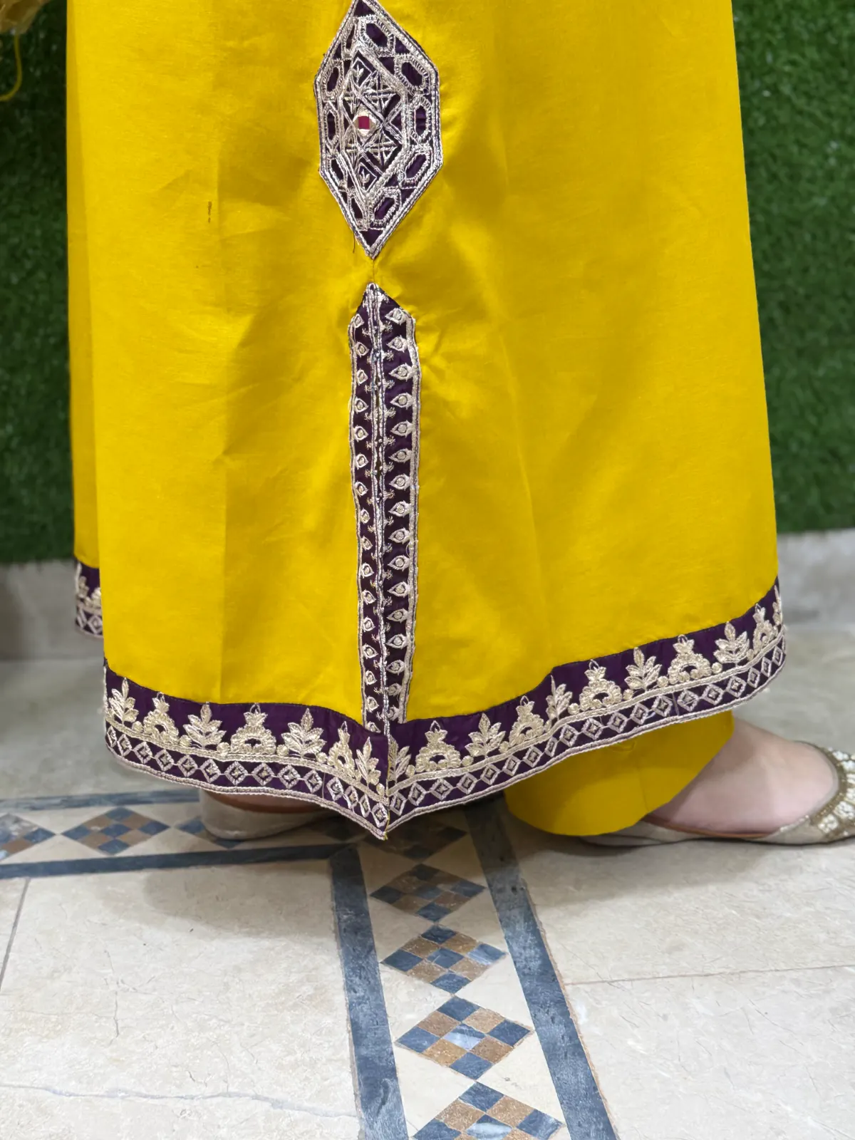 2 pc Embroidered Lawn Fabric 3