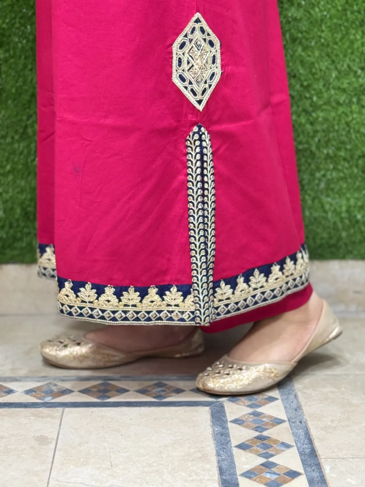2 pc Embroidered Lawn Fabric 4