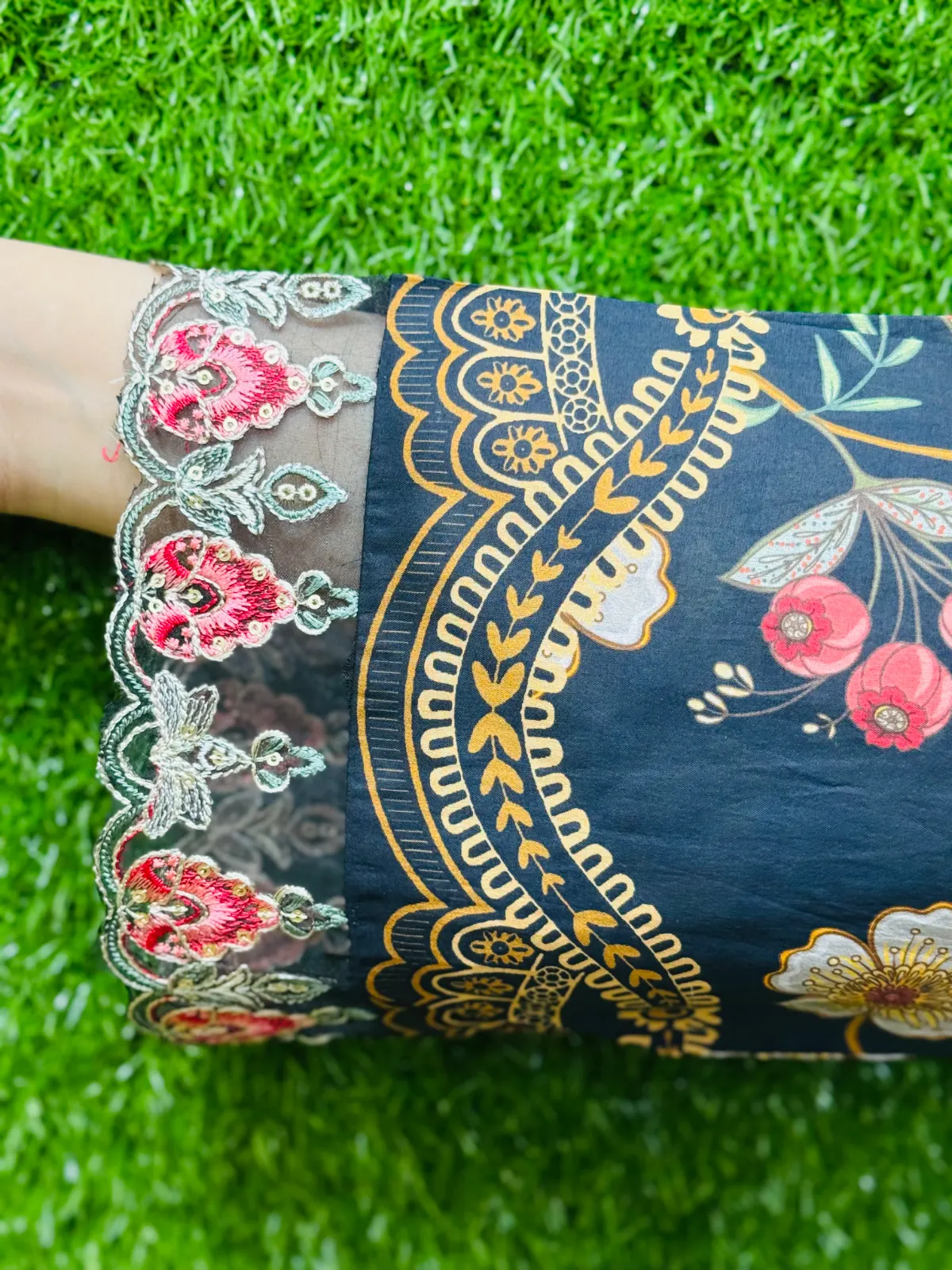 3 pc Embroidery Lawn Fabric 2