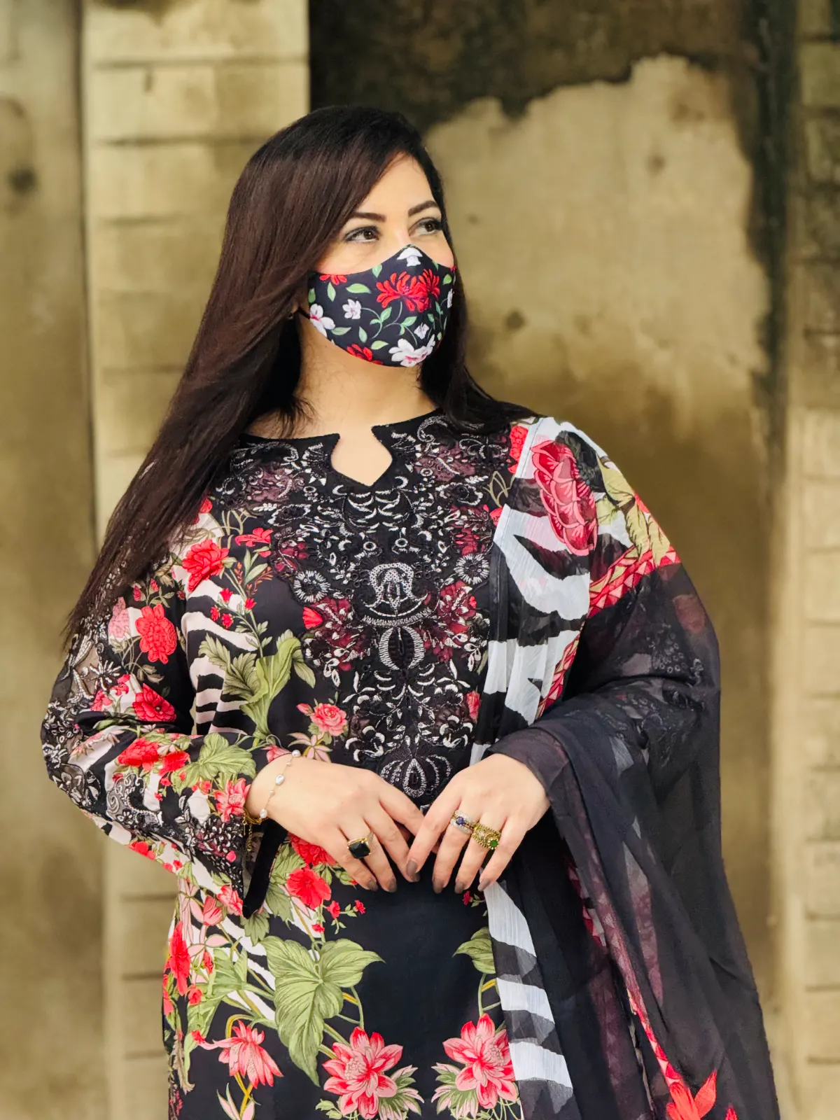 3 pc Embroidery Lawn Fabric 2