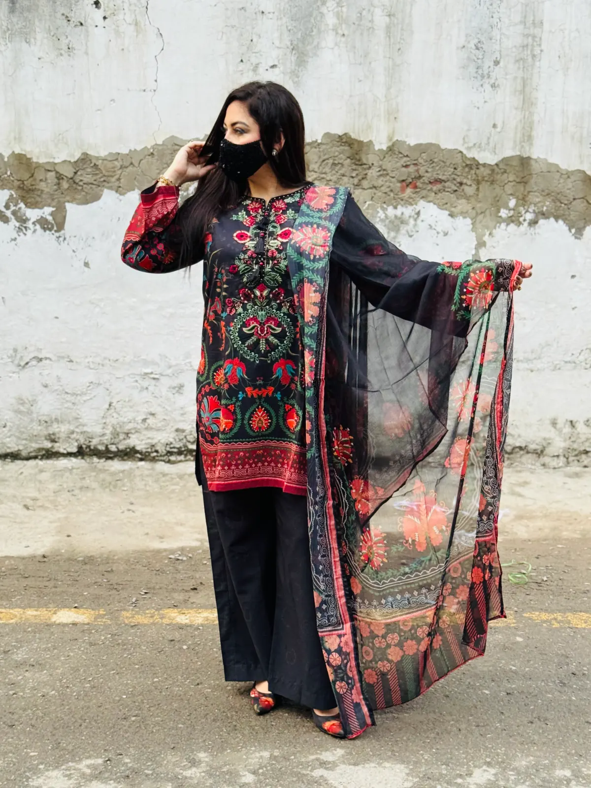 3 pc Embroidery Lawn Fabric 4