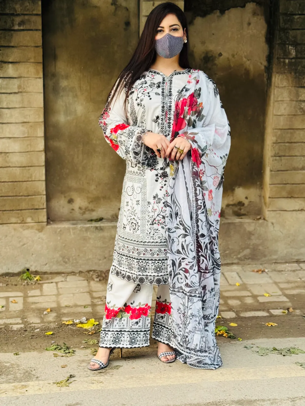 3 pc Embroidery Lawn Fabric 3