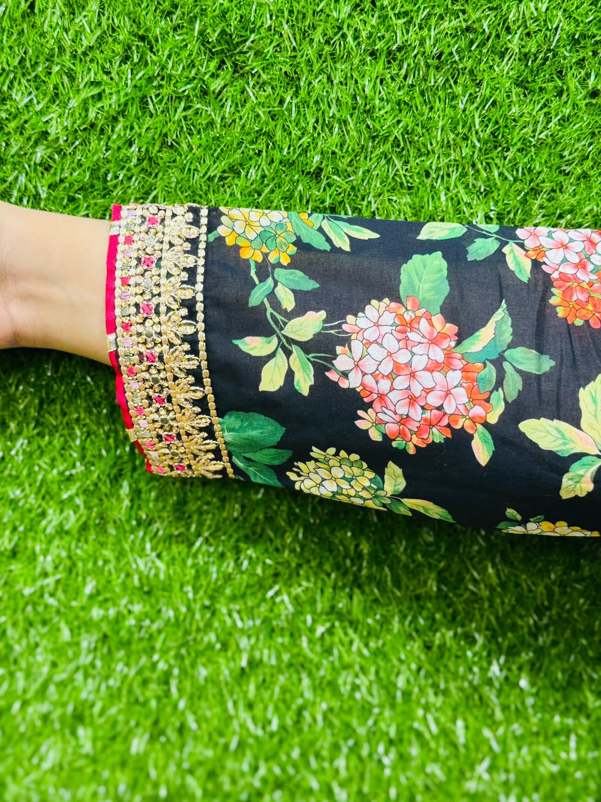 3 pc Embroidery Lawn Fabric 4