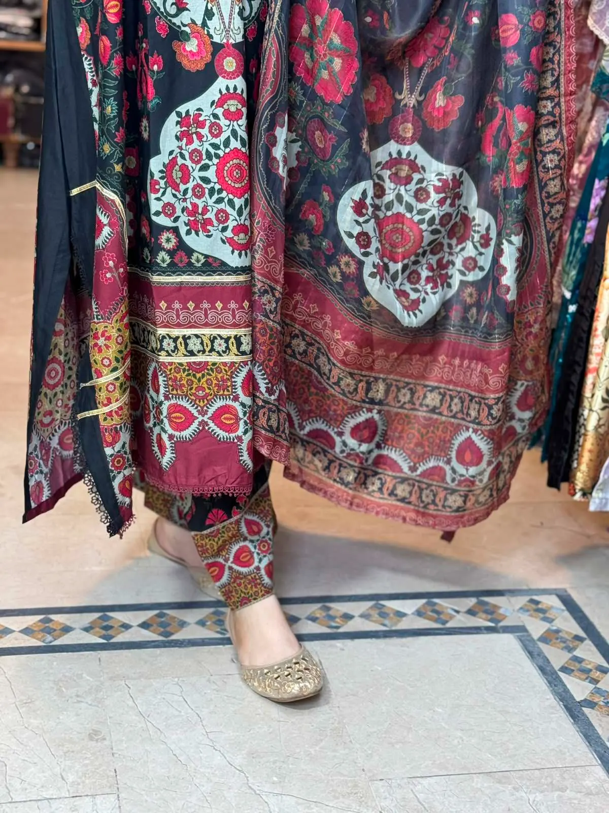 3 pc Embroidery Lawn Fabric 4