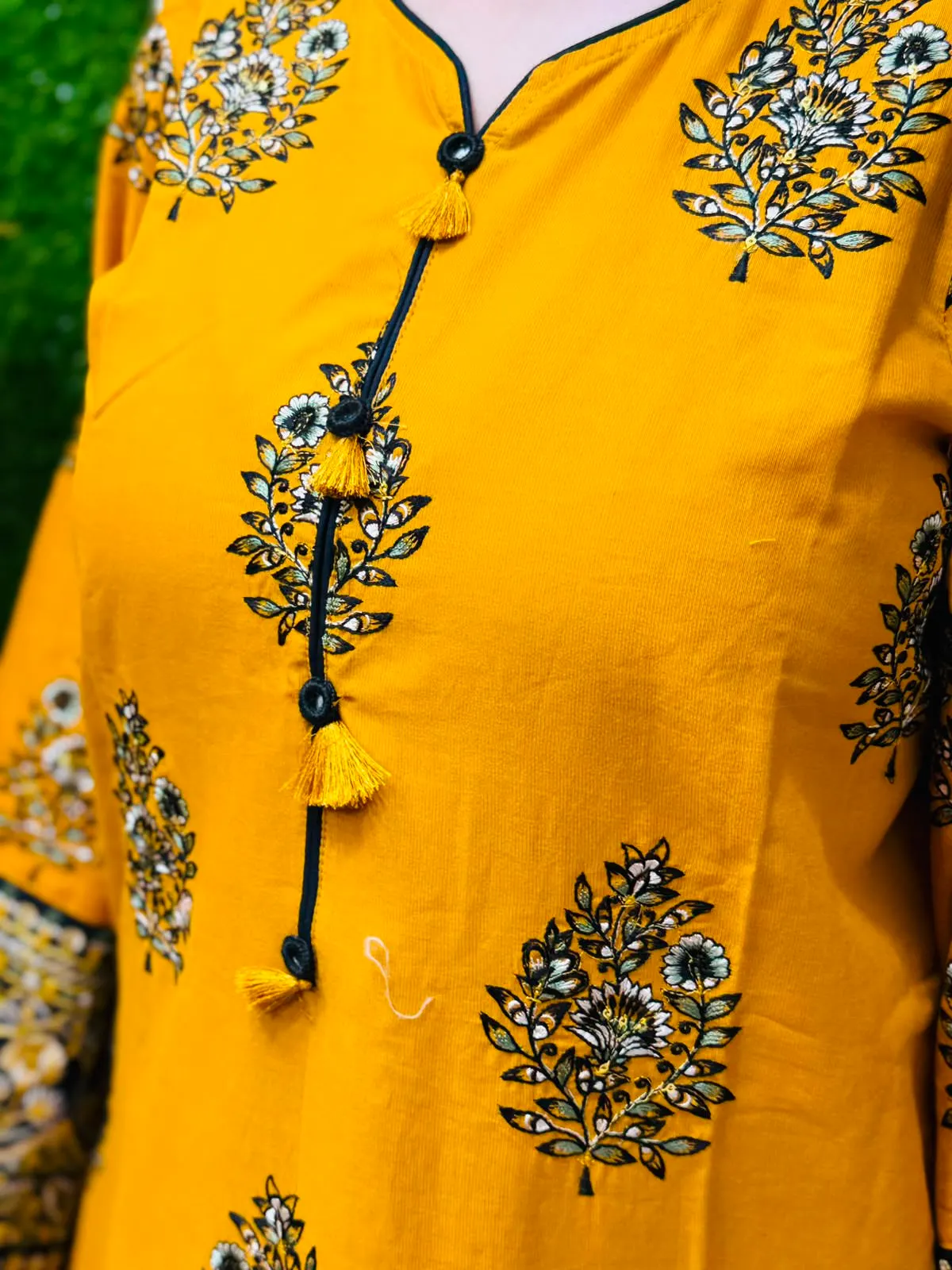 2 pc Embroidered Lawn Fabric 2