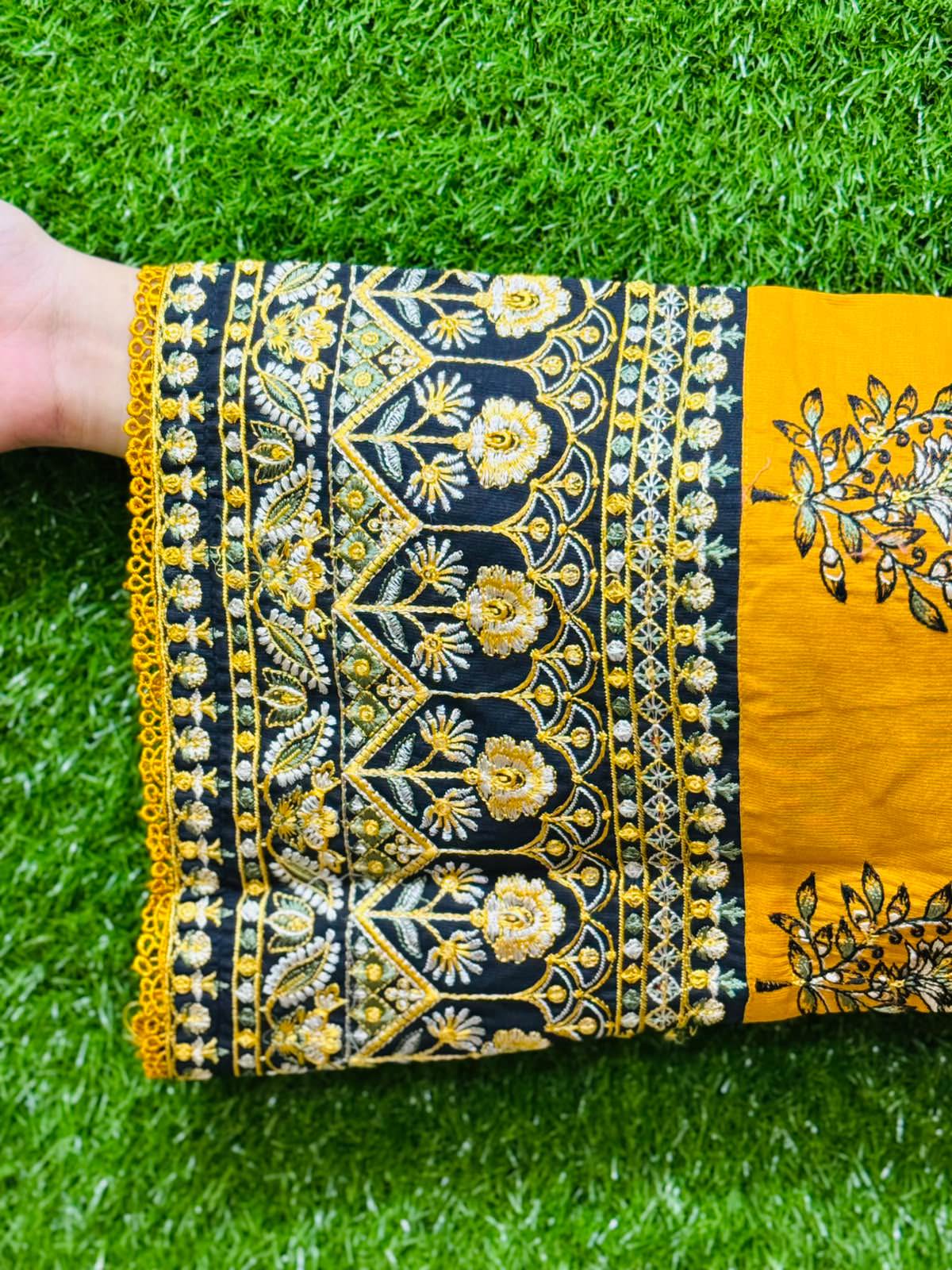 2 pc Embroidered Lawn Fabric 4