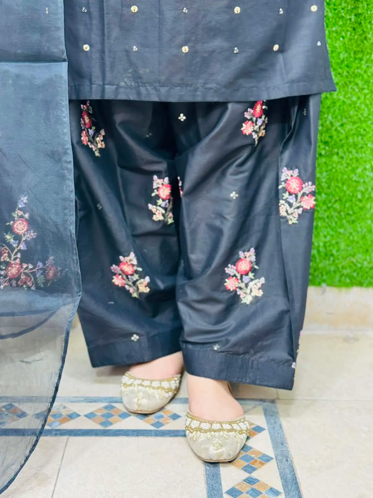 3 pc Embroidery Lawn Fabric 3