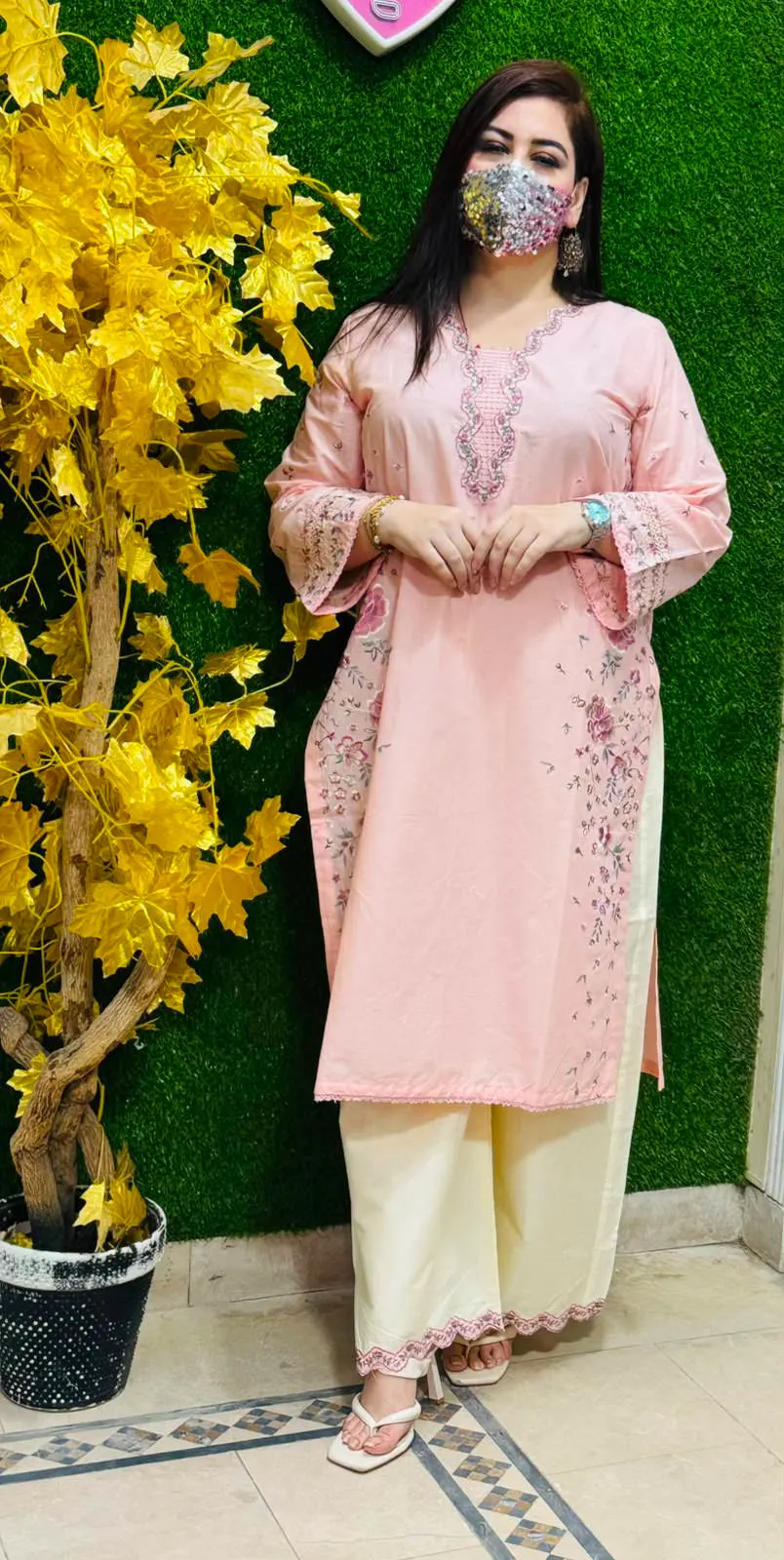 2 pc Embroidered Lawn Fabric 3