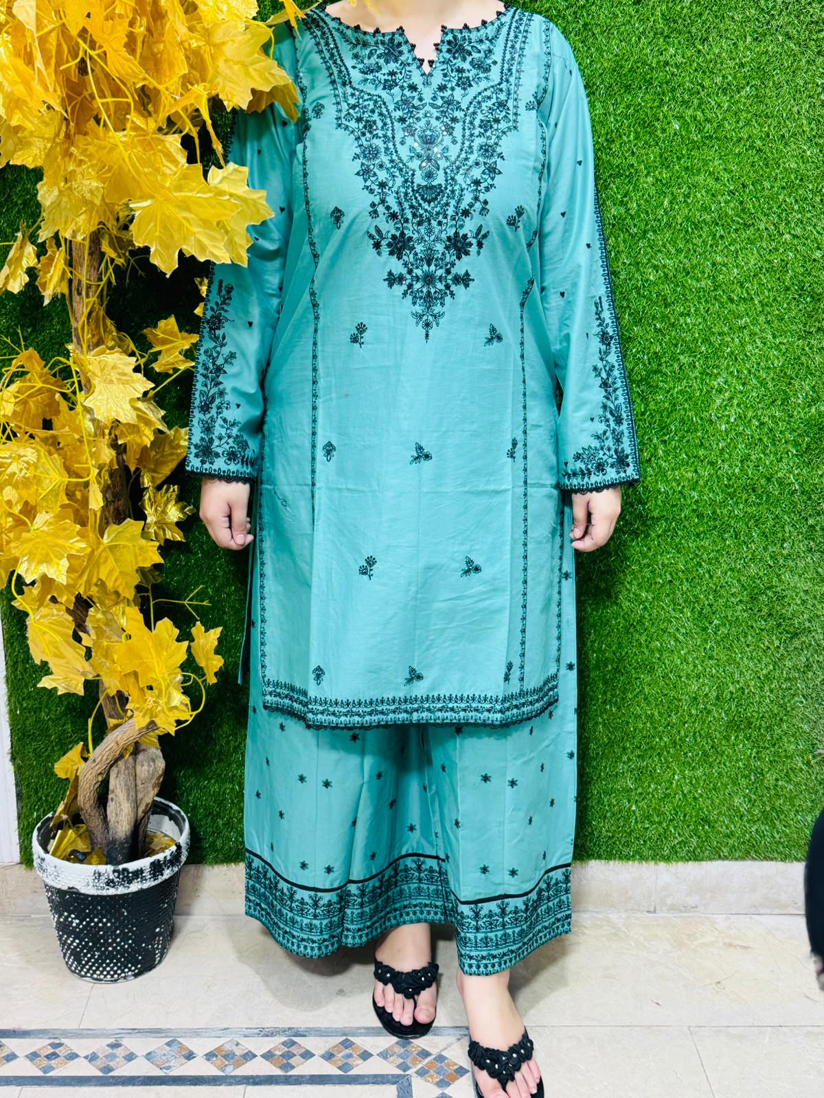 2 pc Embroidered Lawn Fabric