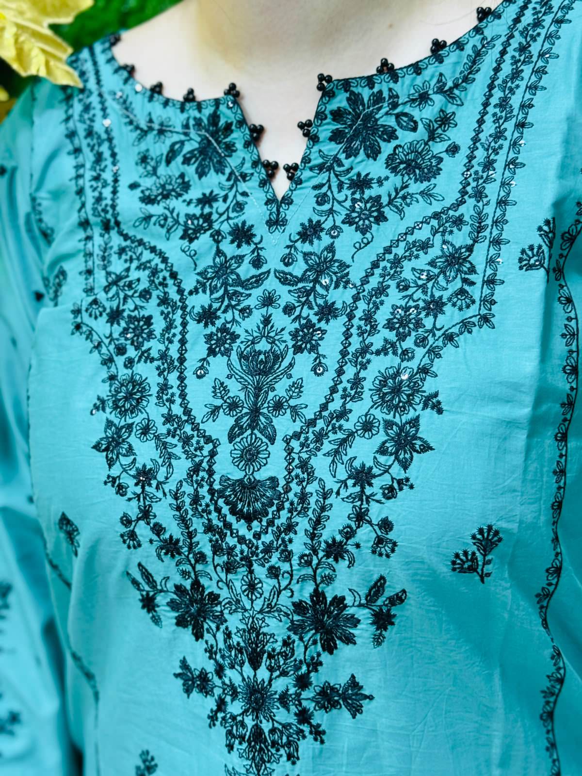2 pc Embroidered Lawn Fabric 2