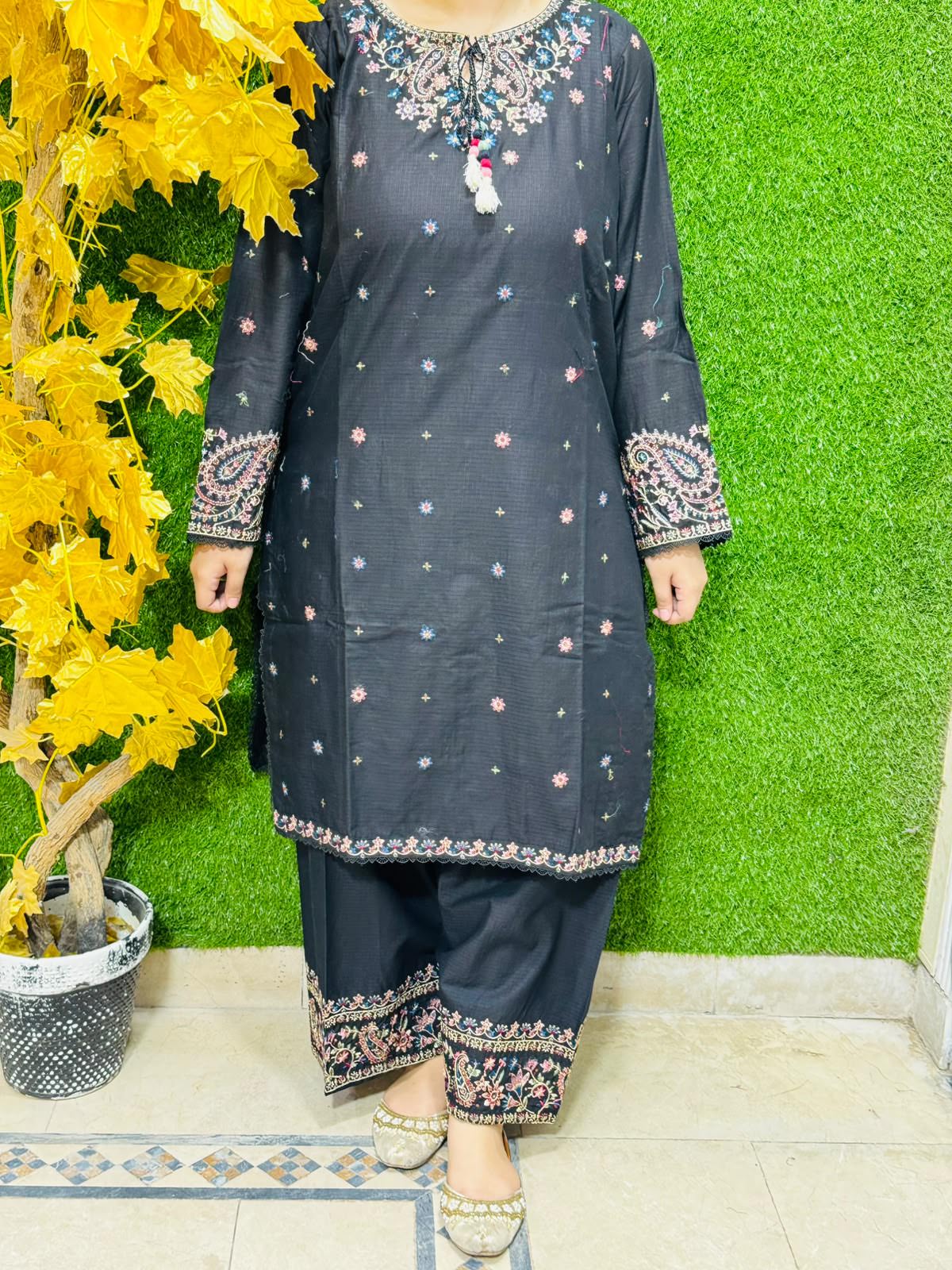 2 pc Embroidered Lawn Fabric