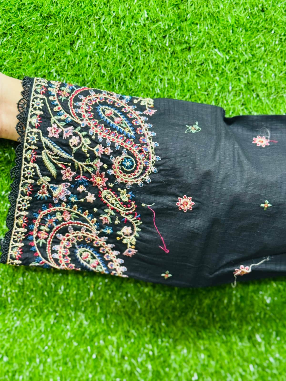 2 pc Embroidered Lawn Fabric 2