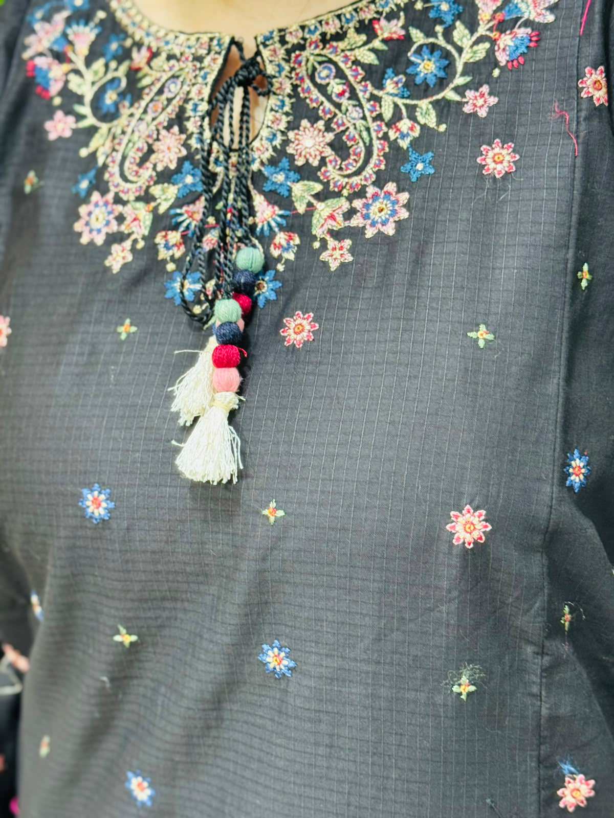 2 pc Embroidered Lawn Fabric 3