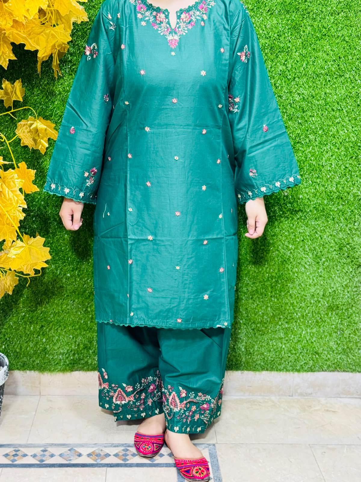 2 pc Embroidered Lawn Fabric