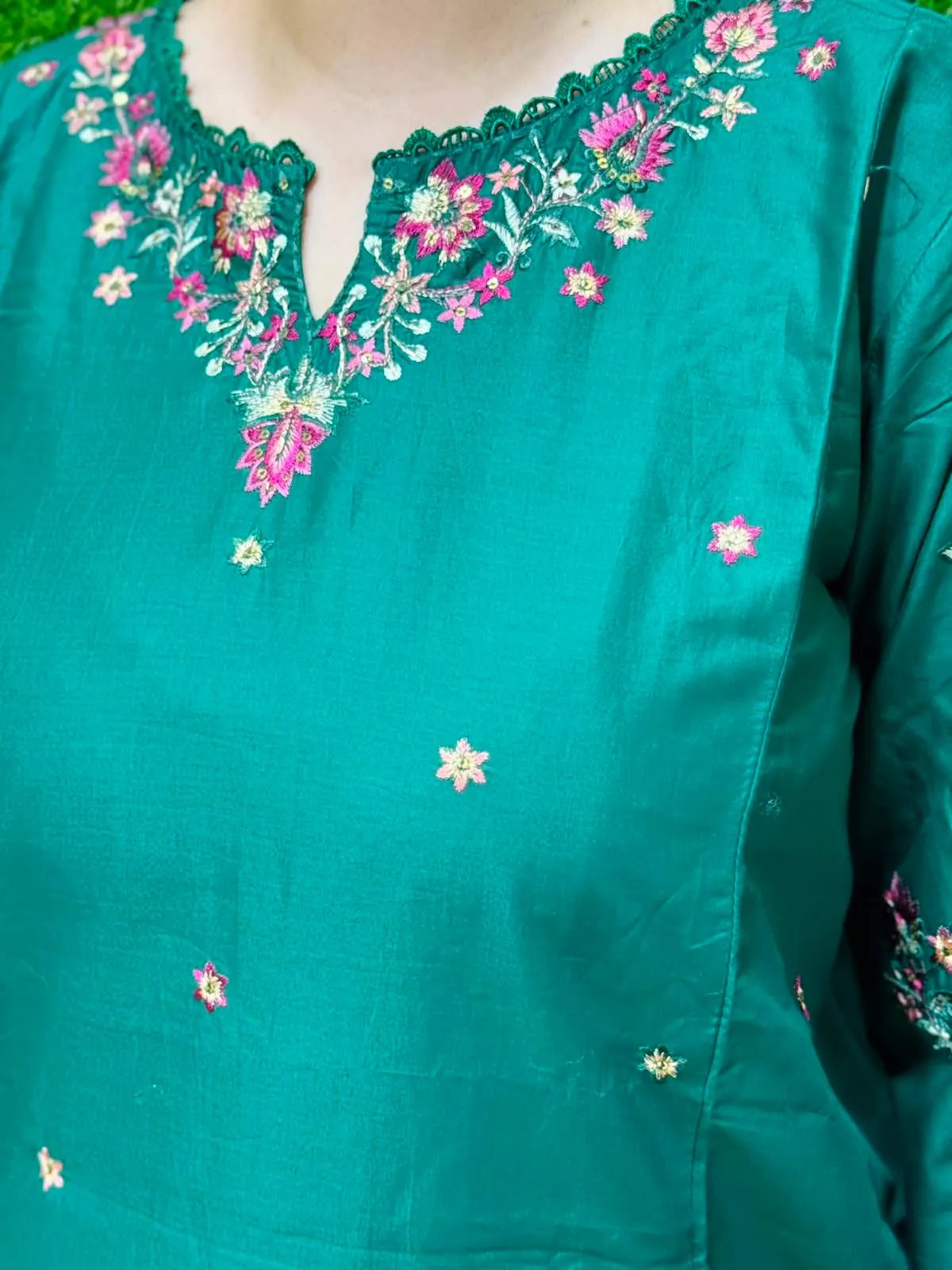2 pc Embroidered Lawn Fabric 2