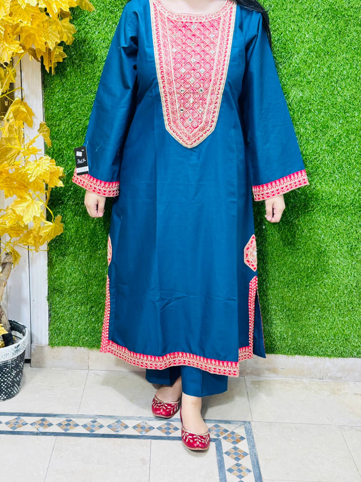 2 pc Embroidered Lawn Fabric