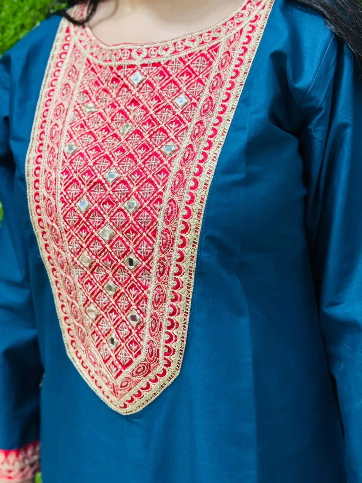 2 pc Embroidered Lawn Fabric 2