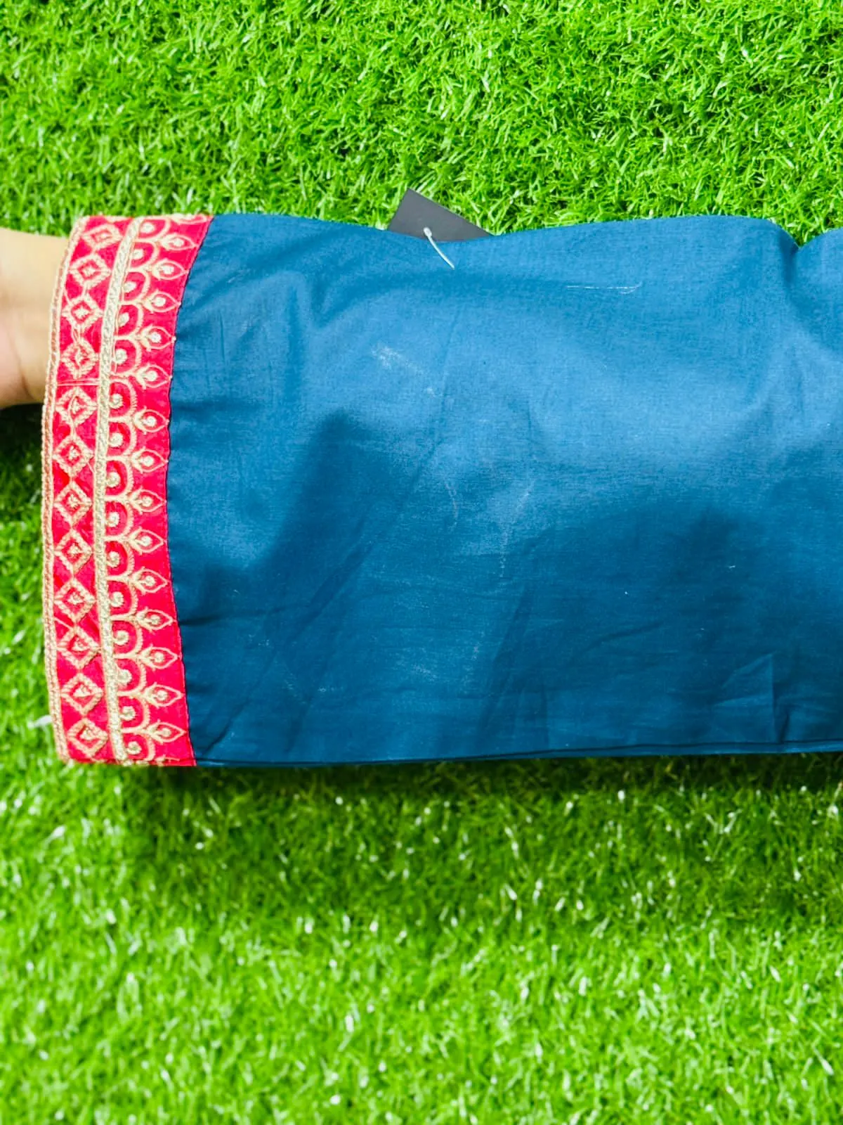 2 pc Embroidered Lawn Fabric 3