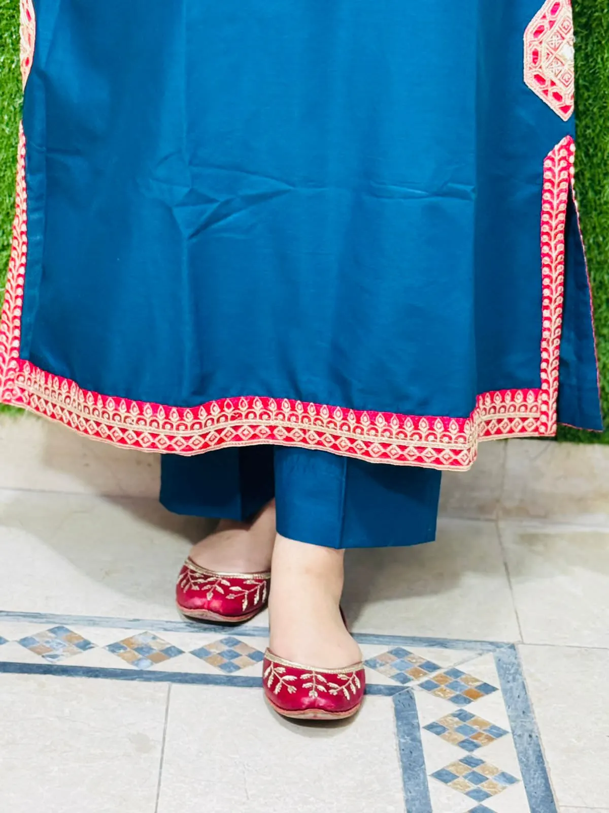 2 pc Embroidered Lawn Fabric 4