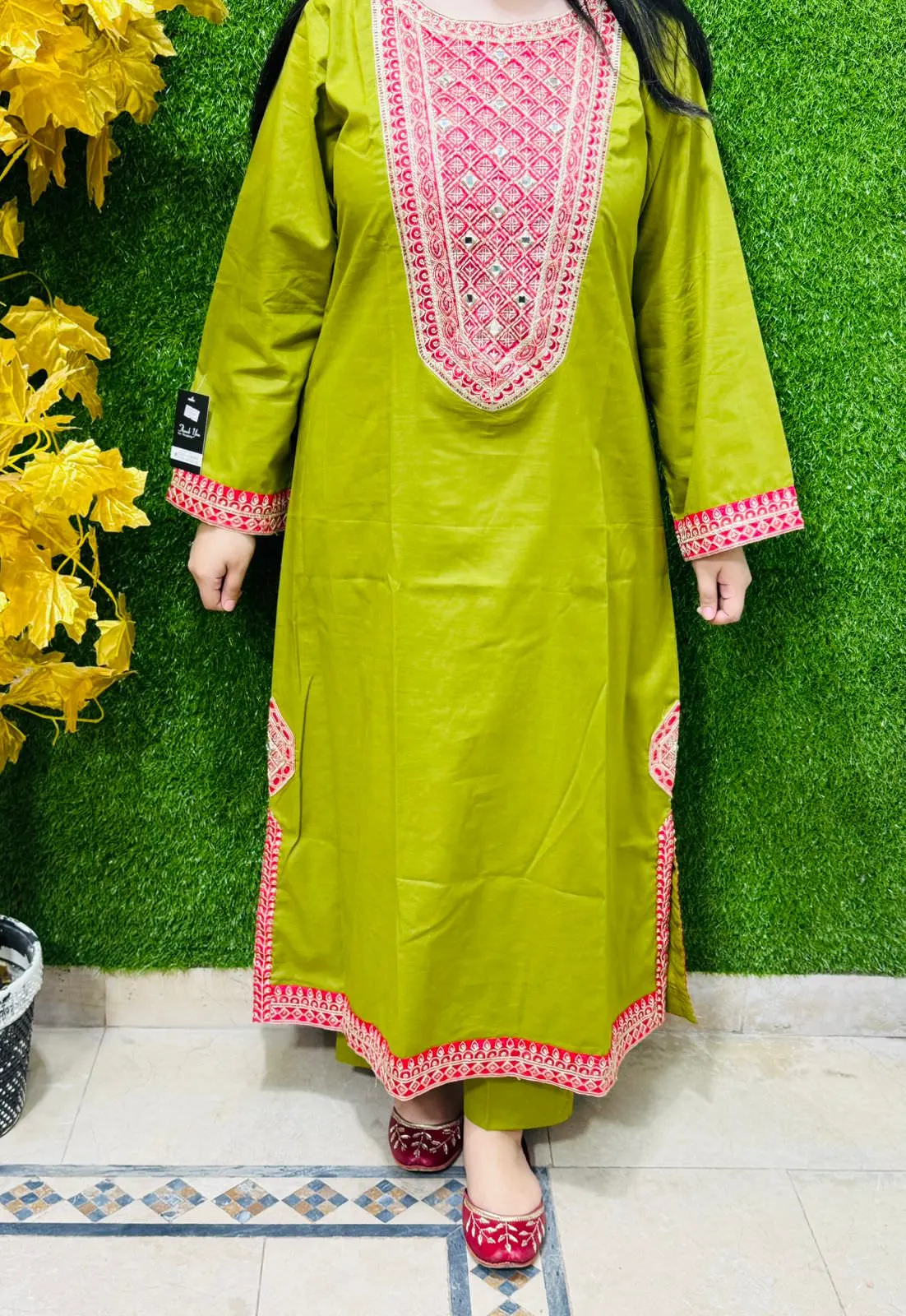 2 pc Embroidered Lawn Fabric