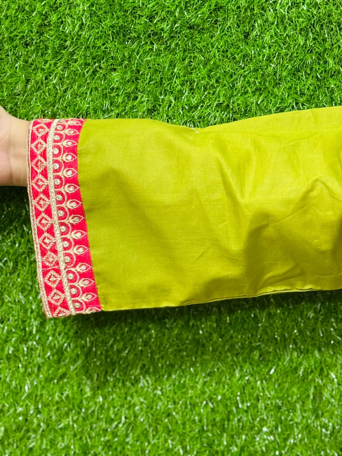 2 pc Embroidered Lawn Fabric 2