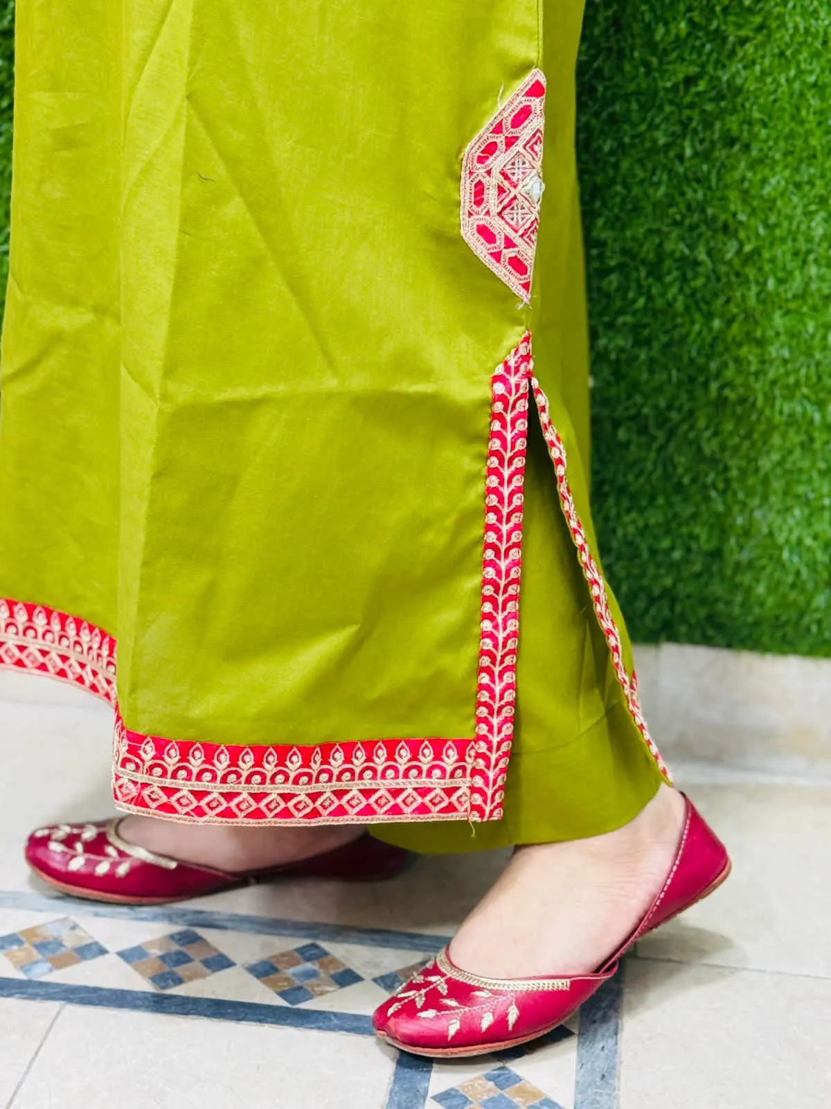 2 pc Embroidered Lawn Fabric 3