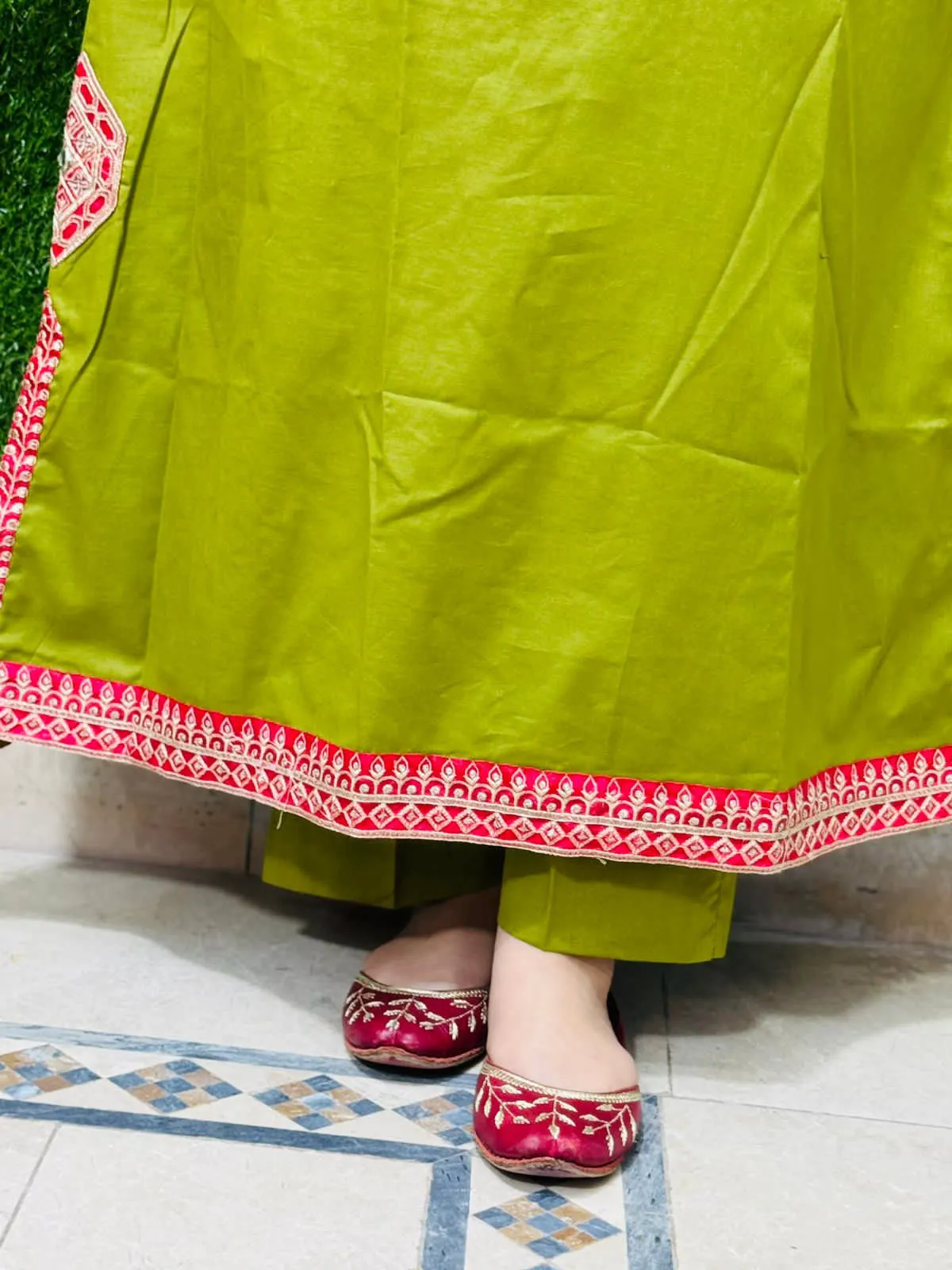 2 pc Embroidered Lawn Fabric 4